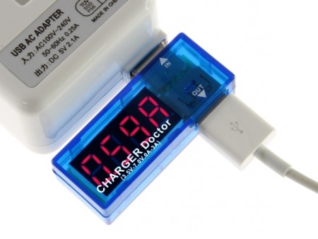 USB機器のトラブルを簡単チェック、電流・電圧チェッカーが上海問屋から
