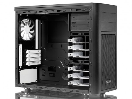 ”定番交代”を狙うMicroATXケース、Fractal Design「ARC Mini R2」は11月8日発売開始