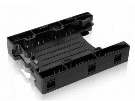 60個ものネジ穴搭載。どんなシステムにも組み込める2.5インチマウンター、ICYDOCK「MB290SP-B」