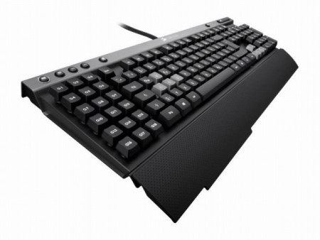 最大54マクロ＆1,677万色イルミネーションのゲーミングキーボード、CORSAIR「Raptor K50 JP」