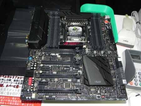 予約完売のショップもあるIvyBridge-E用マザーボード、ASUS「RAMPAGE