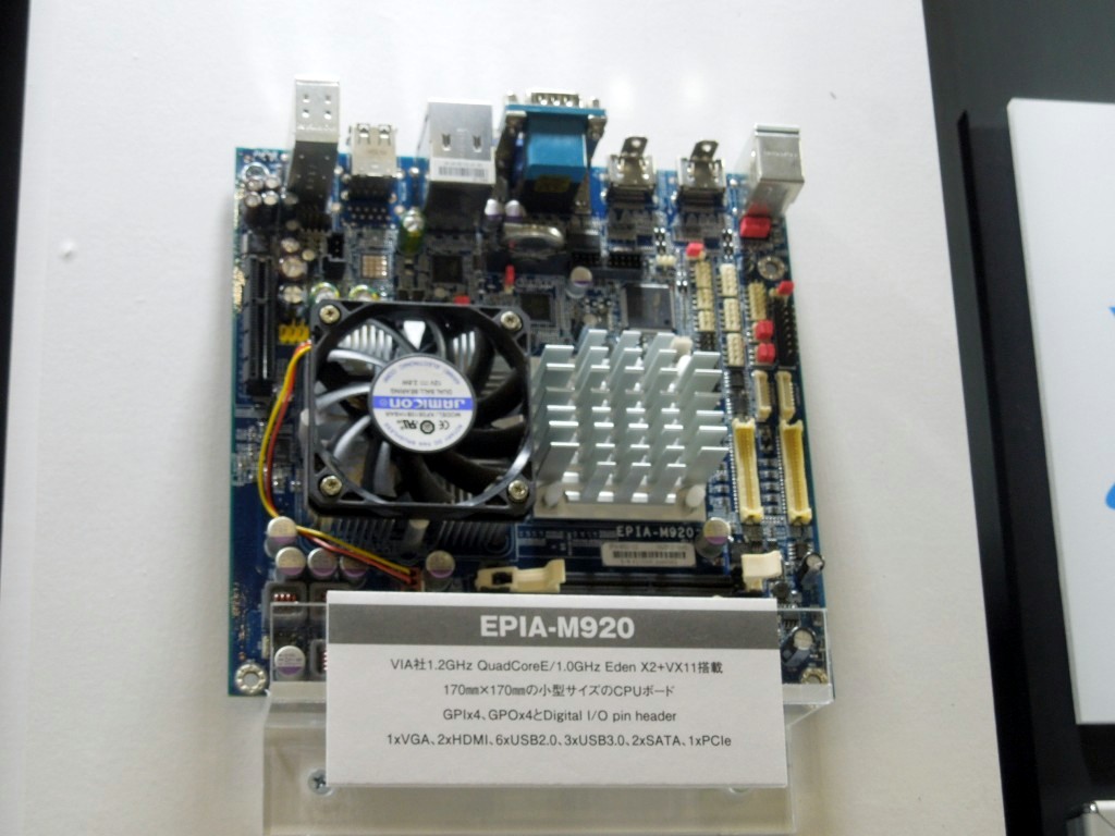 ここからはMini-ITXモデル。「EPIA-M920」は、1.2GHzのクアッドコアCPUを搭載。チップセットは「Eden X2+VX11」構成で、HDMI×2、USB3.0×3、PCIeスロット×1を実装する