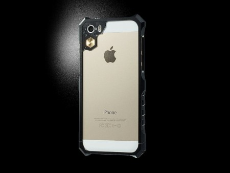 ガンダムデザイナーのメカメカしいiPhone用ジュラルミンケース「REAL EDGE 大河原邦男モデル」発売