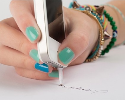 UNiCASE、スマホのイヤホンジャックに忍ばせる”30m書ける”ペン「Jackpen」発売