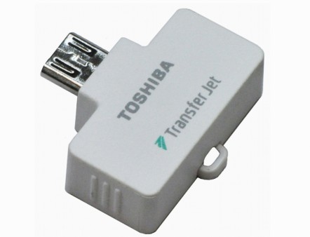 東芝、実効速度375MbpsのTransferJet対応USBアダプタモジュール2種発売