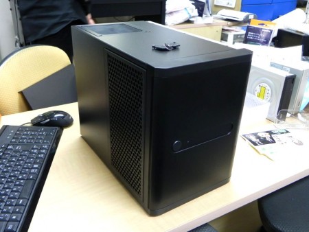 SST-DS380B-PCケースのみ(自作PC用) ASCII.jp：12台のHDDを搭載可能な