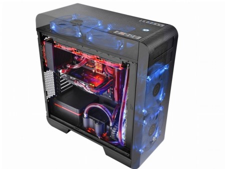 Thermaltake、CES2014で水冷向けフルタワーPCケース「Core V71」デビュー