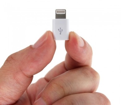 500円で買える最新iOS対応の「microUSB-Lightning 変換アダプタ」が上海問屋から