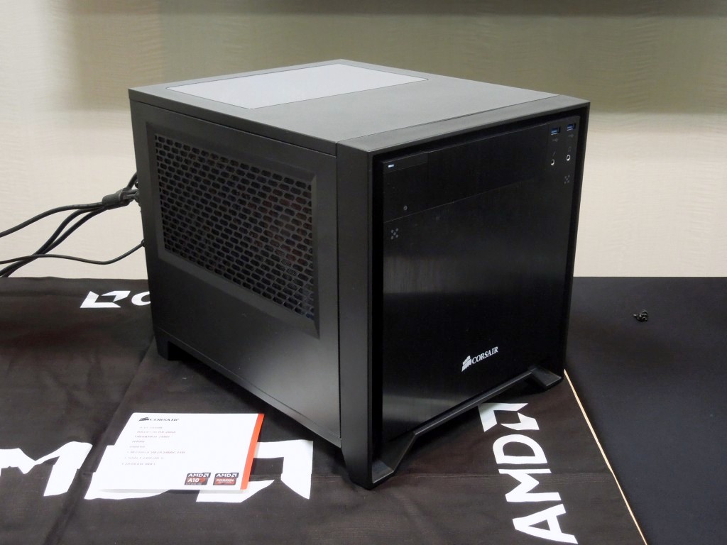 CORSAIRから18日に発売された、同社初のMini-ITXケース「Obsidian 250D」。“Without Compromise（一切の妥協なし）”をコンセプトに、小型ながら優れた拡張性にエアフロー、水冷対応と隙がない