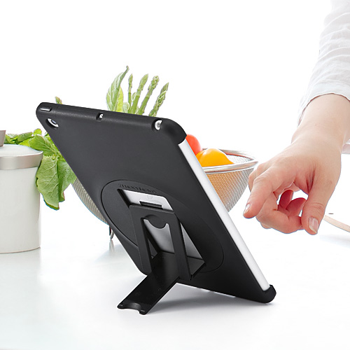 万能スタンド搭載のiPad mini用ケース、サンワダイレクト「PDA-TABH1BK」発売