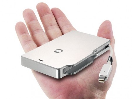 読込700MB/sオーバーのThunderbolt対応ポータブルドライブ、Akitio「Palm RAID」シリーズ