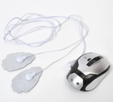 デスクに居ながら筋トレとは！EMS合体の「ワイヤレス筋肉マウス」がサンコーから