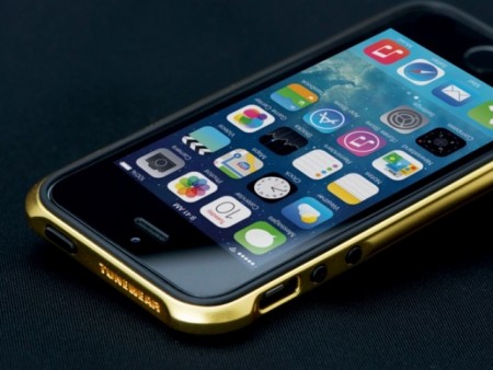 純度99.99％の純金でコーティング。24金メッキ仕様の高級iPhoneバンパーがフォーカルポイントから