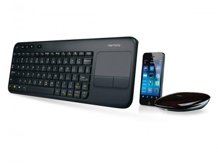 リビングのリモコン機能を集約。225,000以上の機器に対応する「Logitech Harmony Smart Keyboard」