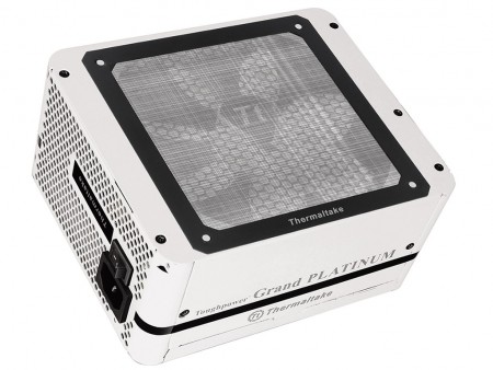 マグネット内蔵でネジいらずのファンフィルター、Thermaltake「Matrix D」シリーズ発売