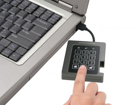 アスク、暗証番号入力でデータを保護するApricornポータブルストレージ2種発売