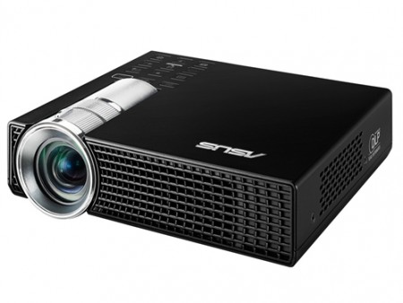 CDケース約3枚分の小型モバイルプロジェクタ、ASUS「P2」シリーズ3機種