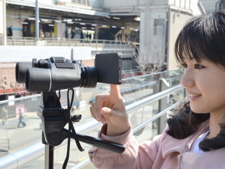iPhone 5でライブビューできる、アタッチメント付き双眼鏡がサンコーから発売