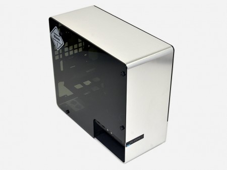 強化ガラスと一体成型フレームで構成されたMini-ITXケース In Win「IW