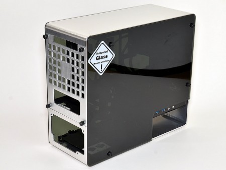 【全世界200本限定・未使用・新品】 IN WIN製 IW-CF02-G 強化ガラスと一体成型フレームで構成されたMini-ITXケース In Win「IW