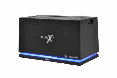 Thermaltake、Wi-Fi機能内蔵のHDDドック「BlacX Urban Wi-Fi Edition HDD Docking Station」