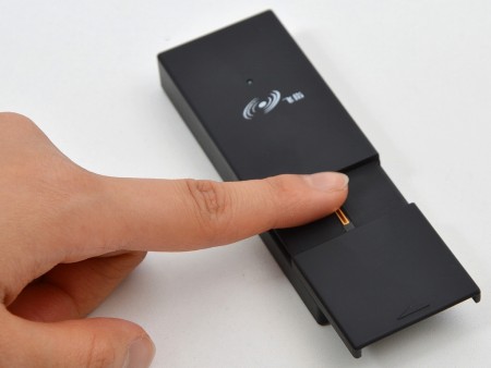 重要データをしっかりガード、指紋認証機能付コンパクトカメラがサンコーから発売開始