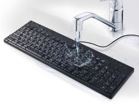 汚れてもジャブっと洗える水洗い対応キーボード、バッファロー「BSKBU12BK」