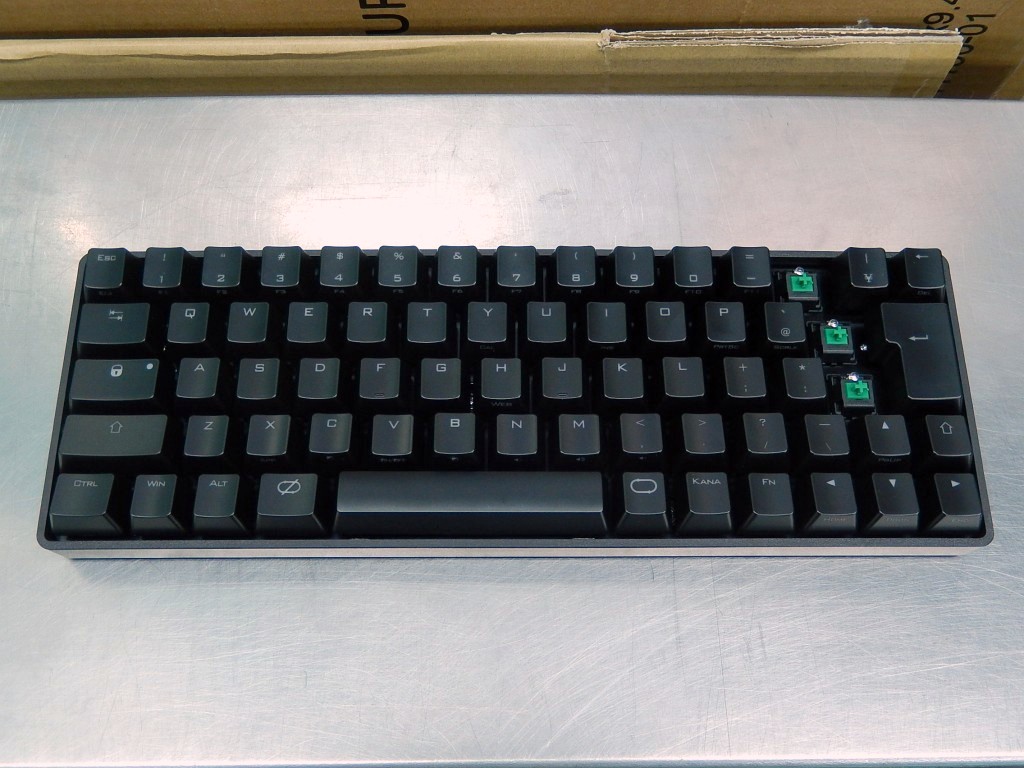 HHKBのような極小レイアウトの「BLACK PAWN」シリーズ新モデル。最大の特徴は、なんといってもCherryブランドから登場した新型スイッチ「緑軸」の搭載だ