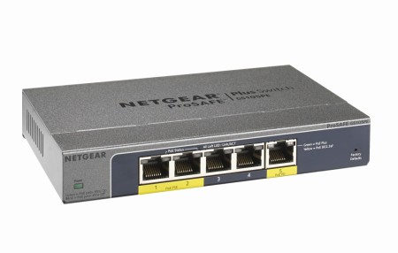 ACアダプタ不要。PoEパススルー対応のギガビットLANスイッチ、ネットギア「GS105PE」