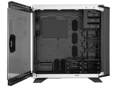 大型アクリルウィンドウ採用のフルタワーPCケース、CORSAIR「760T」間もなくデビュー