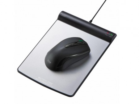 バッテリーフリーで軽量70g。マウスパッドから給電する無線マウス、サンワサプライ「MA-WHNB4BK」