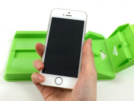 素早く簡単で失敗なし。液晶保護フィルム貼りお助けマシーンがF.K.Solutionsから