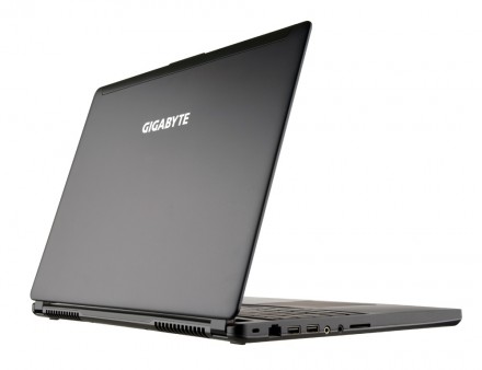 最大4TBストレージを搭載できるGTX 870M採用スリムゲーミングノート、GIGABYTE「P35W v2」