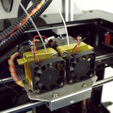 オリオスペック、2色造形に対応する安価な3Dプリンタ「XKY-2 DUAL 3D PRINTER」予約受付開始