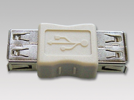 手持ちのUSB2.0ケーブルを有効活用できるメス-メス変換アダプタがアイネックスから
