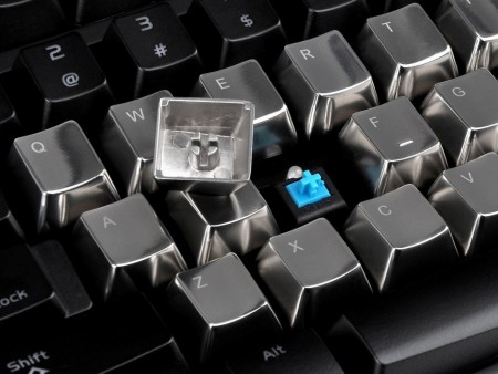 Cherry軸搭載メカキーが重厚に変身。金属製の交換用キーキャップ、Tt eSPORTS「METALCAPS」登場