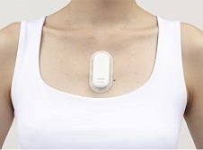 東芝、生体情報をモニタリングできるBluetooth対応ウェアラブルセンサ「Silmee Bar type」