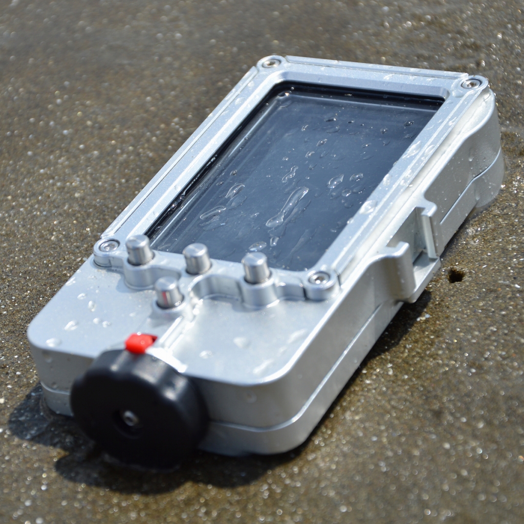 本格的な水中撮影に最適。水深100m対応のiPhone 5向けアルミ製防水ケースがサンコーから
