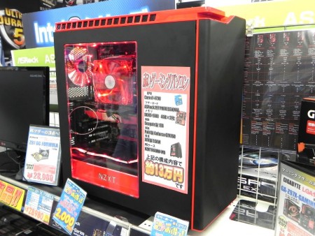 みんな赤が好きでしょう ド派手に光る 赤いゲーミングパソコン を展示デモ中 エルミタージュ秋葉原