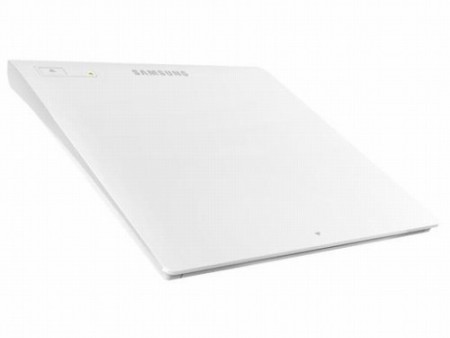 Samsung、“楔型”デザインの極薄ポータブルDVDドライブ「SE-218GN」「SE-208GB」リリース