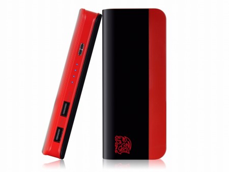 Tt eSPORTS、ドラゴン意匠のスタイリッシュなモバイルバッテリー「Battle Dragon Power Bank」