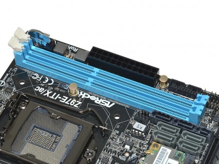 アサマロッド 極小メインマシンが組めるフル装備のMini-ITX、ASRock「Z97E-ITX/ac