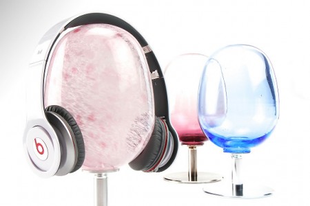 手作りの風合いが特徴の吹きガラス製ヘッドホンスタンド、In Win「Mr.Bubble」シリーズ