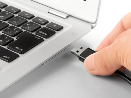 コネクタの表裏を気にせず挿せる、「どっちもUSB」シリーズのUSBハブがバッファローから