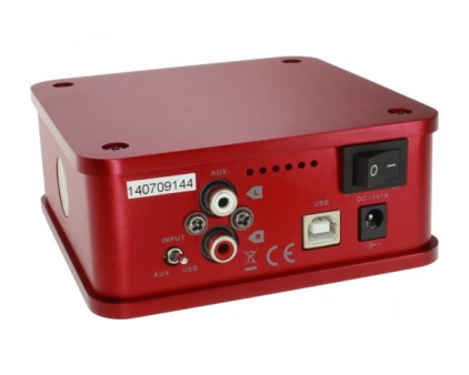 深紅の筐体を採用する真空管USB DACヘッドホンアンプ、上海問屋「DN-11451」発売中