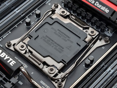 GIGABYTEのありったけを詰め込んだ、フラッグシップゲーミングマザー