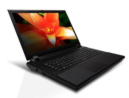 GeForce GTX 880MをSLIで搭載する17インチノートPC、パソコン工房「AEX17G-880SLI-32GB」