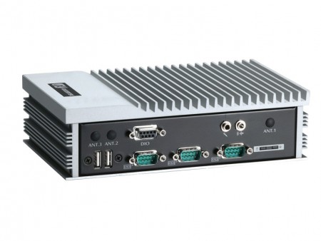 クアッドコアAtom採用のファンレスベアボーン、Axiomtek「eBOX620-841-FL」発売