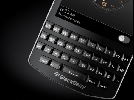 ポルシェコラボのラグジュアリーなQWERTYキースマホ、BlackBerry「P’9983」が来月デビュー