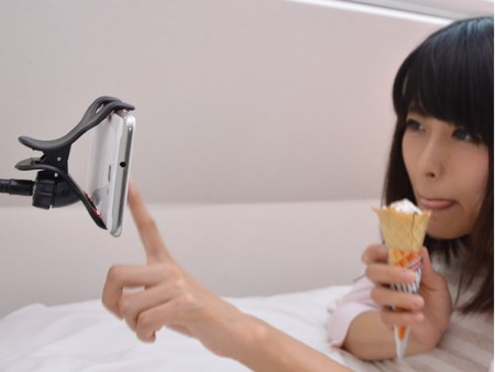 サンコー、全長約68cmのロングなクリップ式スマートフォンホルダー発売中